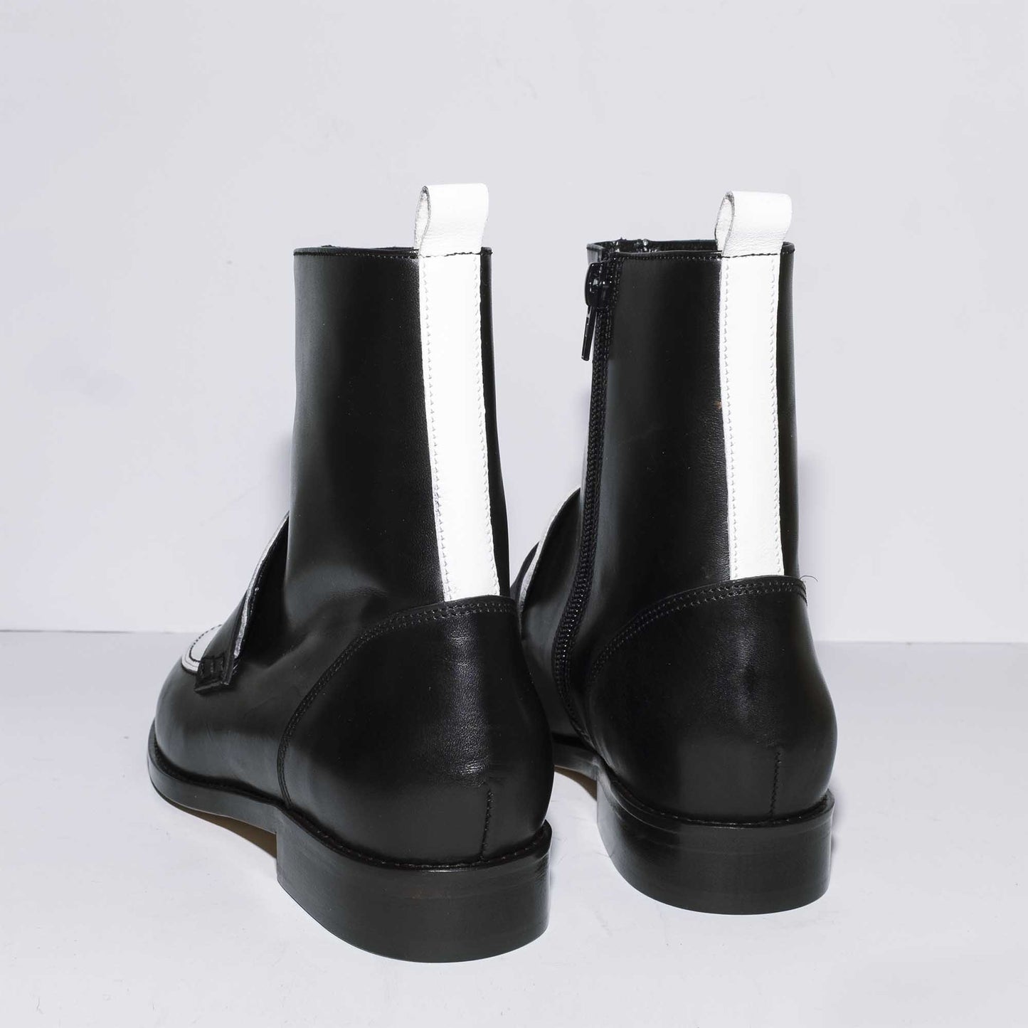 21.23 COLLEGE BOOTS
