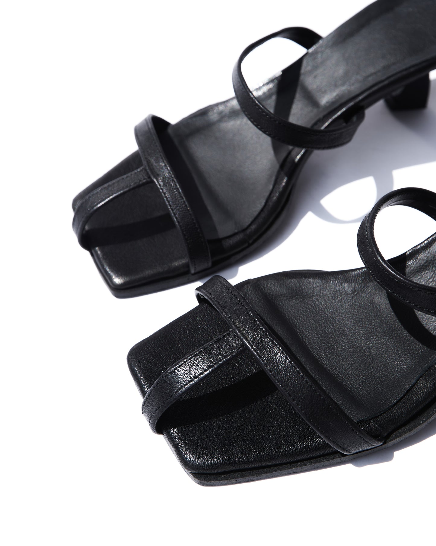 VIRA Black